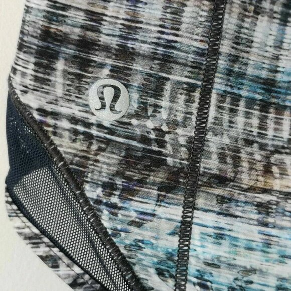 NWT LULULEMON DGTO/TRNV Multi Color Hotty Hot Low Rise Lined 4" Shorts Size 2 - Picture 8 of 9